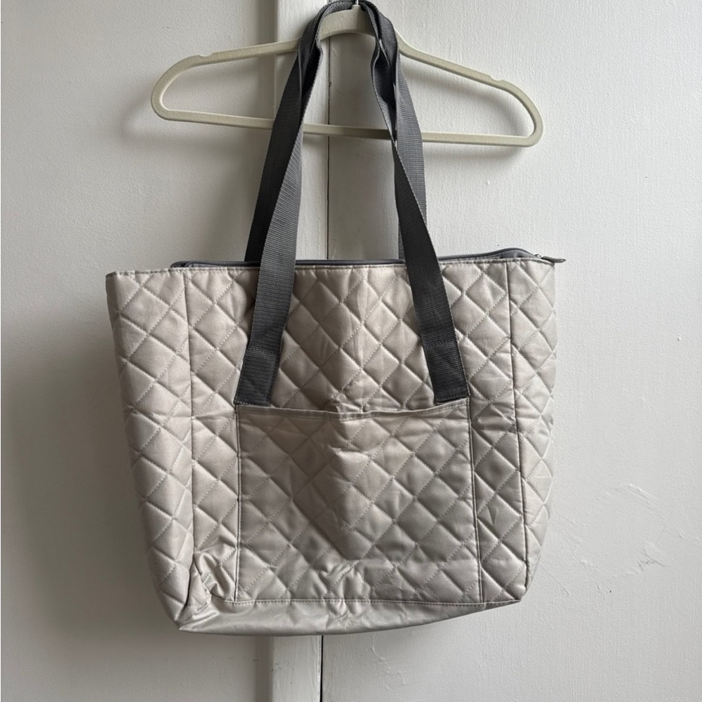Quilted grey DSW zip top tote bag
